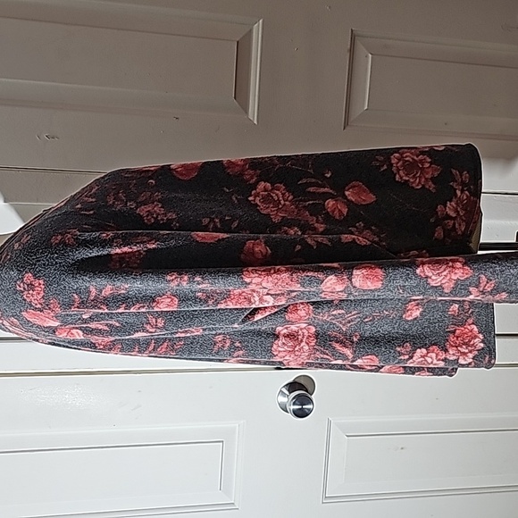 Socialite curve women's 2X pop over V neck fleece.  Gray/pink. - Picture 4 of 8